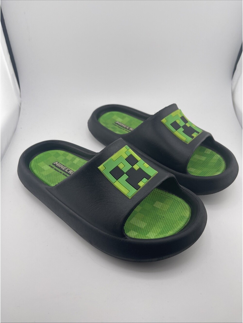 Minecraft Kids Slides/Sandals in BLACK/GREEN SIZE 13/1